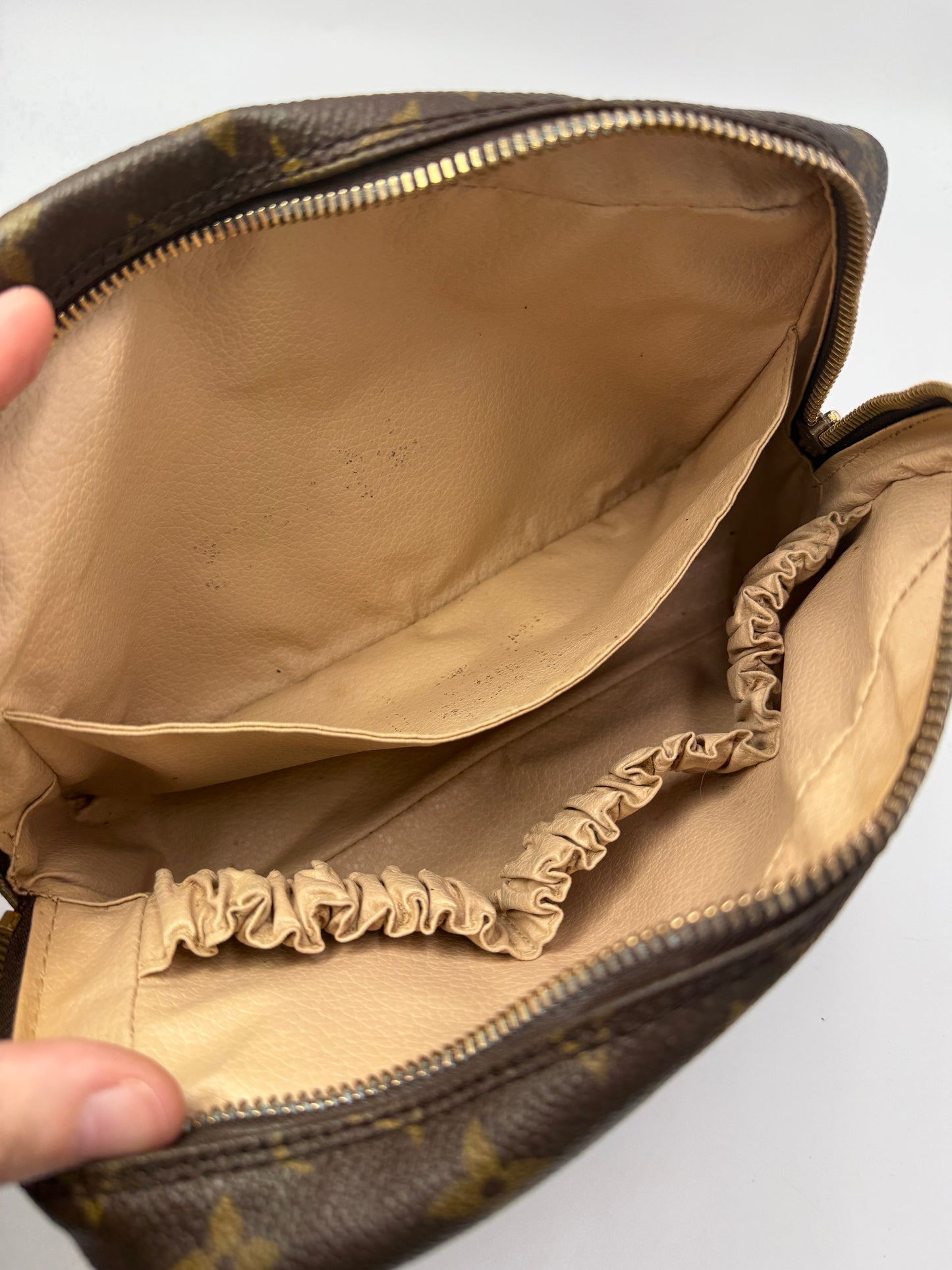 Louis Vuitton Monogram Coated Canvas Toiletry 23 cm
