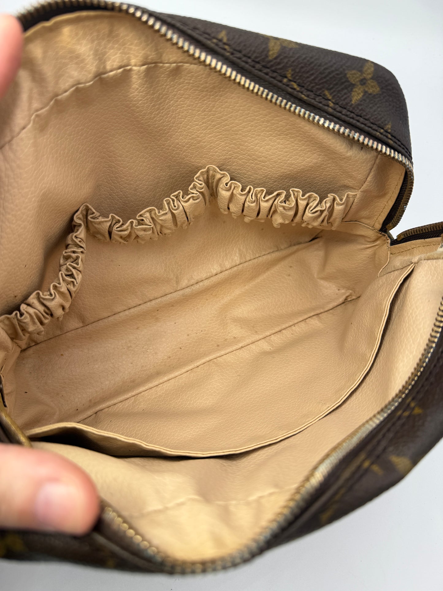 Louis Vuitton Monogram Coated Canvas Toiletry 23 cm