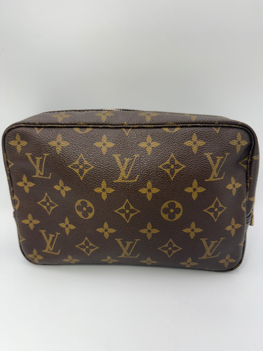 Louis Vuitton Monogram Coated Canvas Toiletry 23 cm