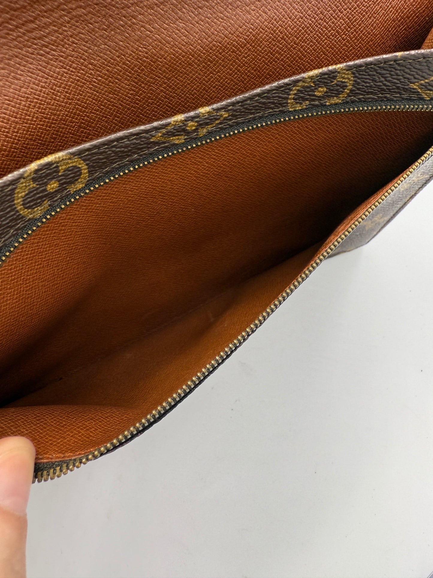 Louis Vuitton Monogram Pochette Lava Clutch 23 cm 871AN