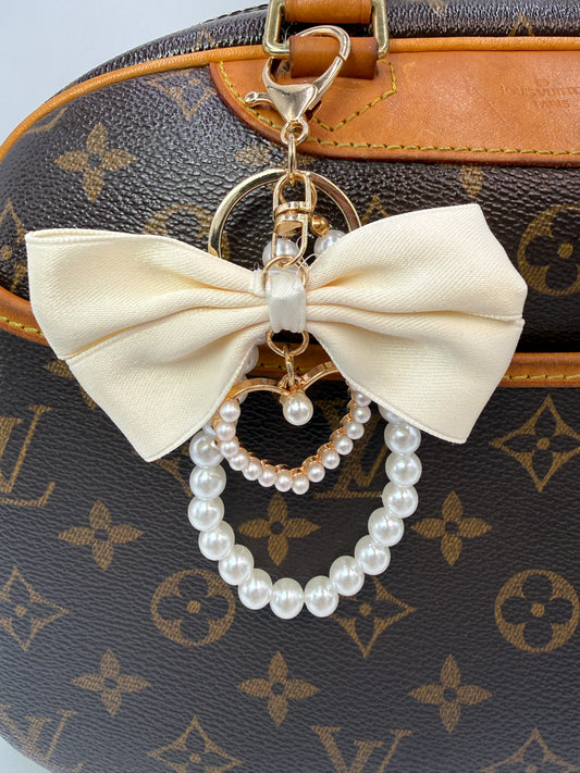 Unbranded Ivory & Pearl Charm NEW