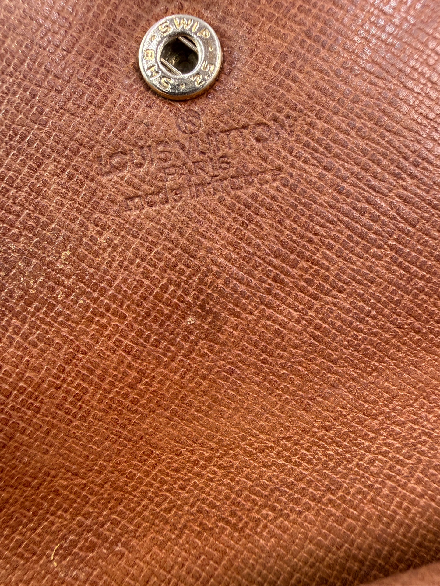Louis Vuitton Monogram Coated Canvas International Wallet MI884