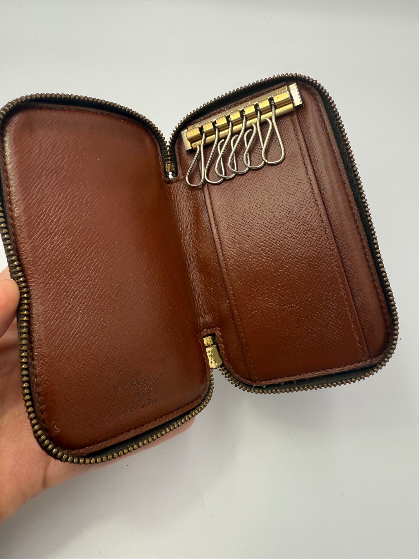 Louis Vuitton Monogram Zippered 6 Key Holder TH0937