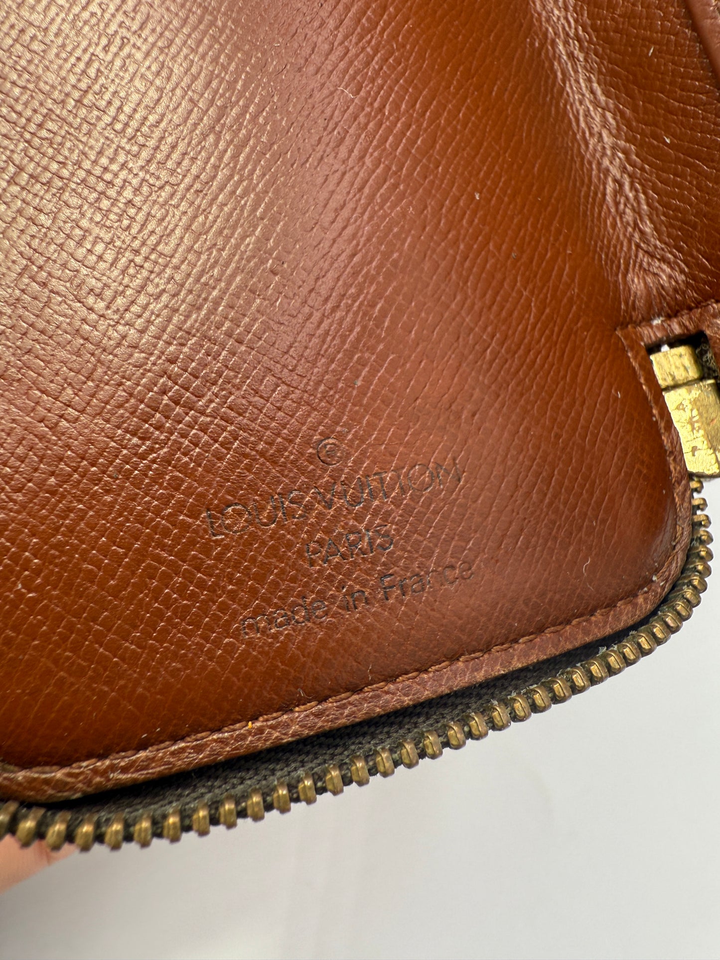 Louis Vuitton Monogram Zippered 6 Key Holder TH0937