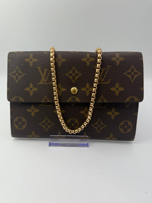 Louis Vuitton Monogram Coated Canvas Passport Wallet 8906AN