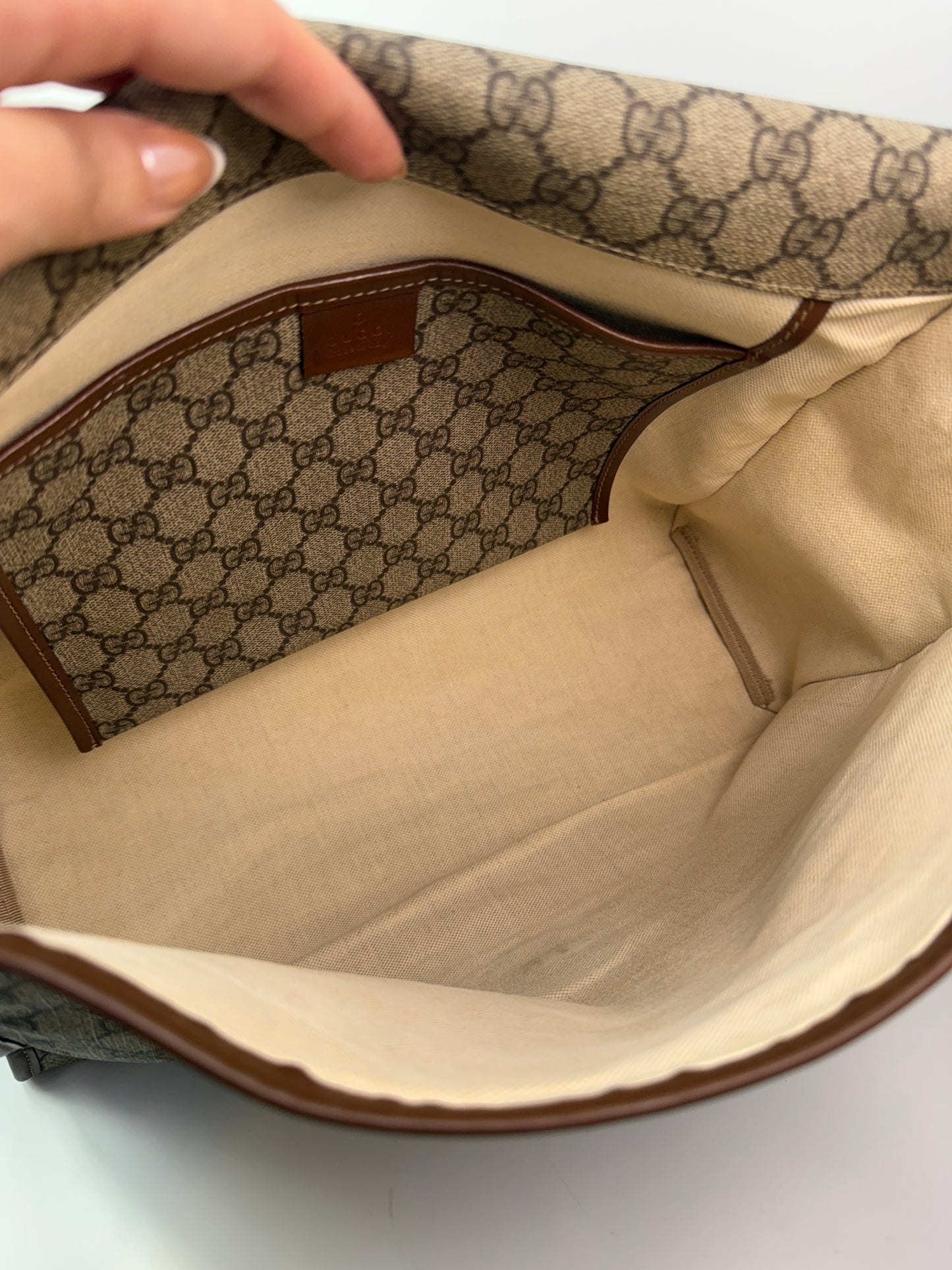 Gucci Supreme Coated Canvas Messenger Bag Unisex
