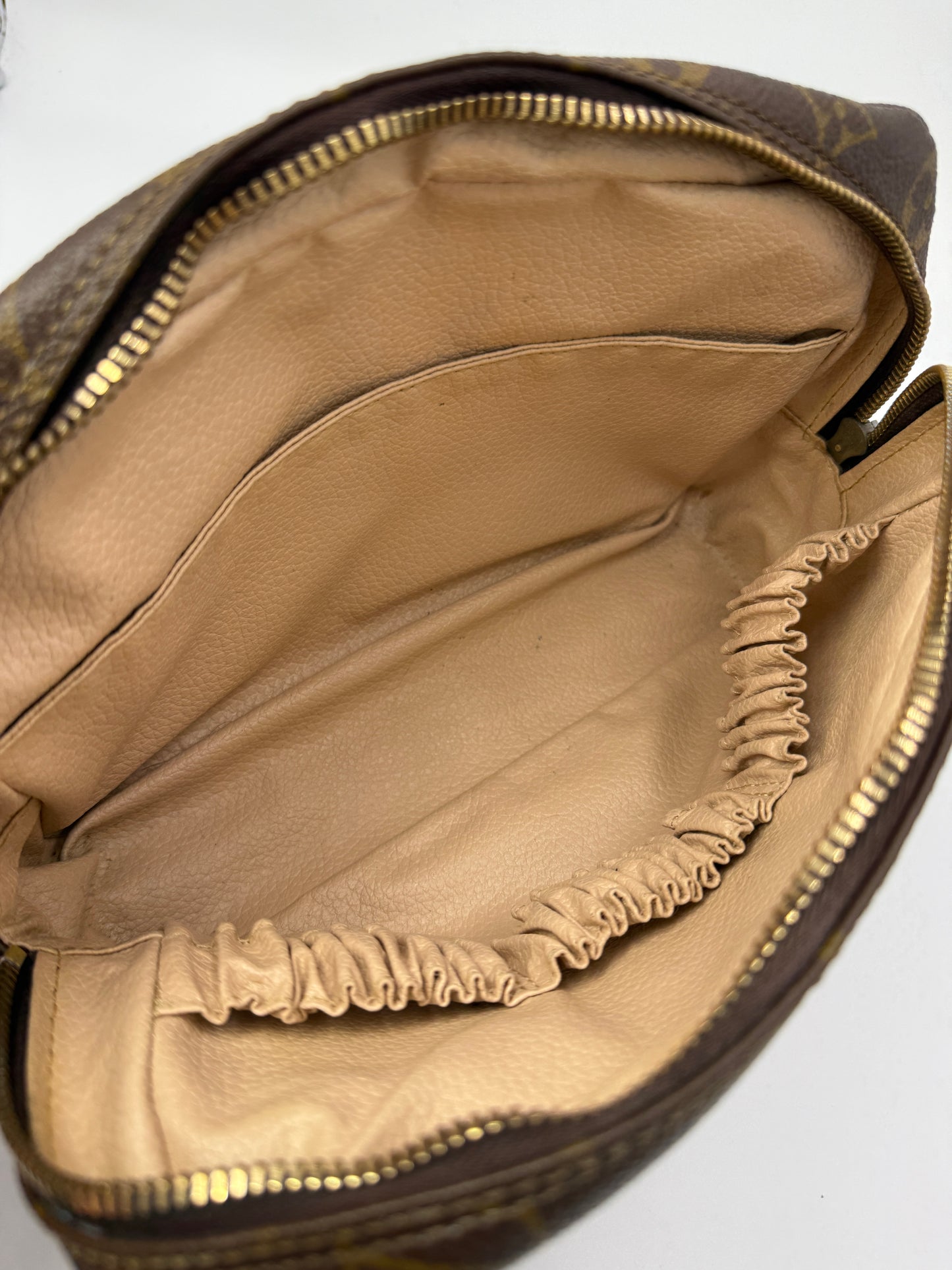 Louis Vuitton Monogram Coated Canvas Toiletry 23 cm