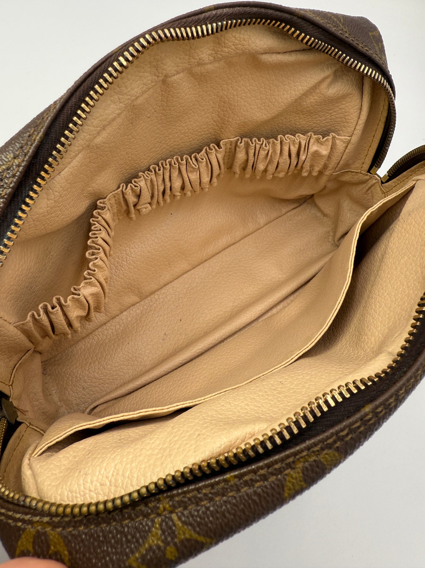 Louis Vuitton Monogram Coated Canvas Toiletry 23 cm