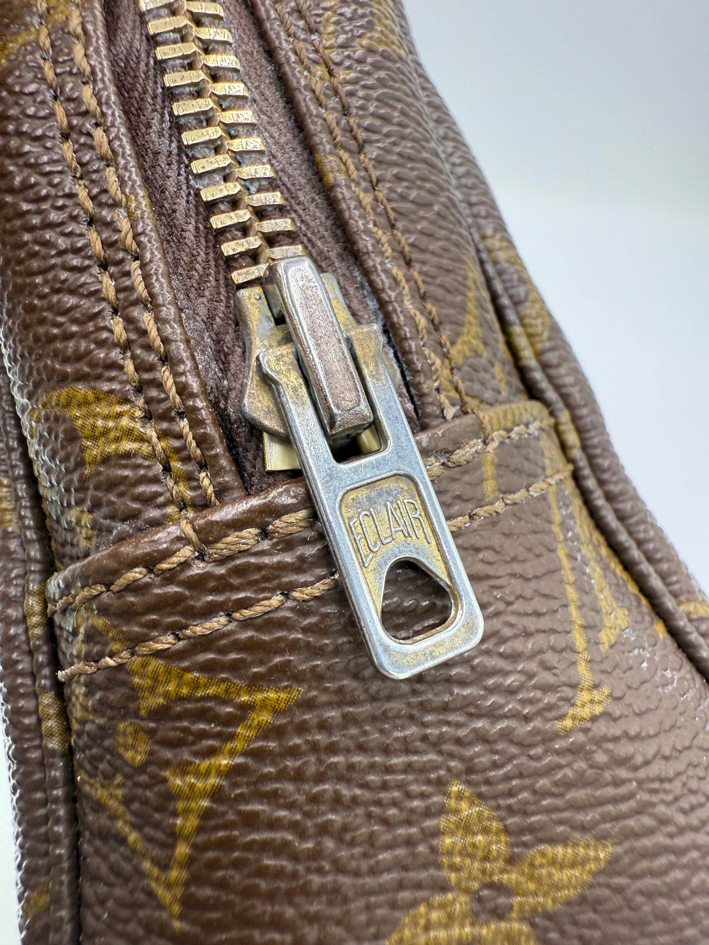 Louis Vuitton Monogram Coated Canvas Toiletry 23 cm