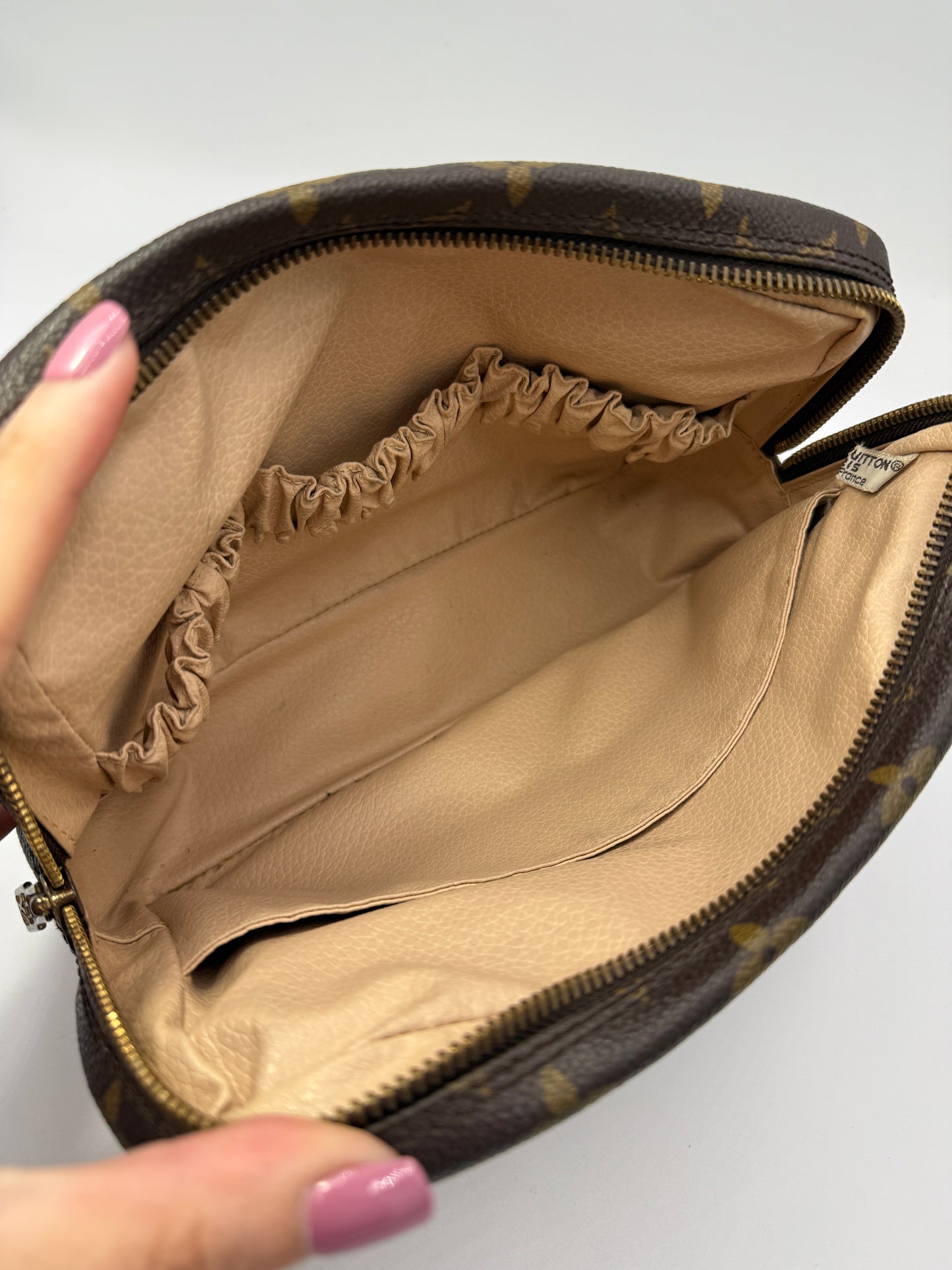 Louis Vuitton Monogram Coated Canvas Toiletry 23 cm.
