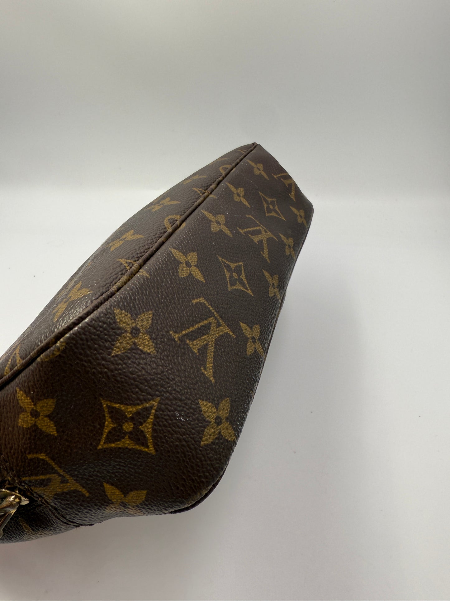 Louis Vuitton Monogram Coated Canvas Toiletry 23 cm.