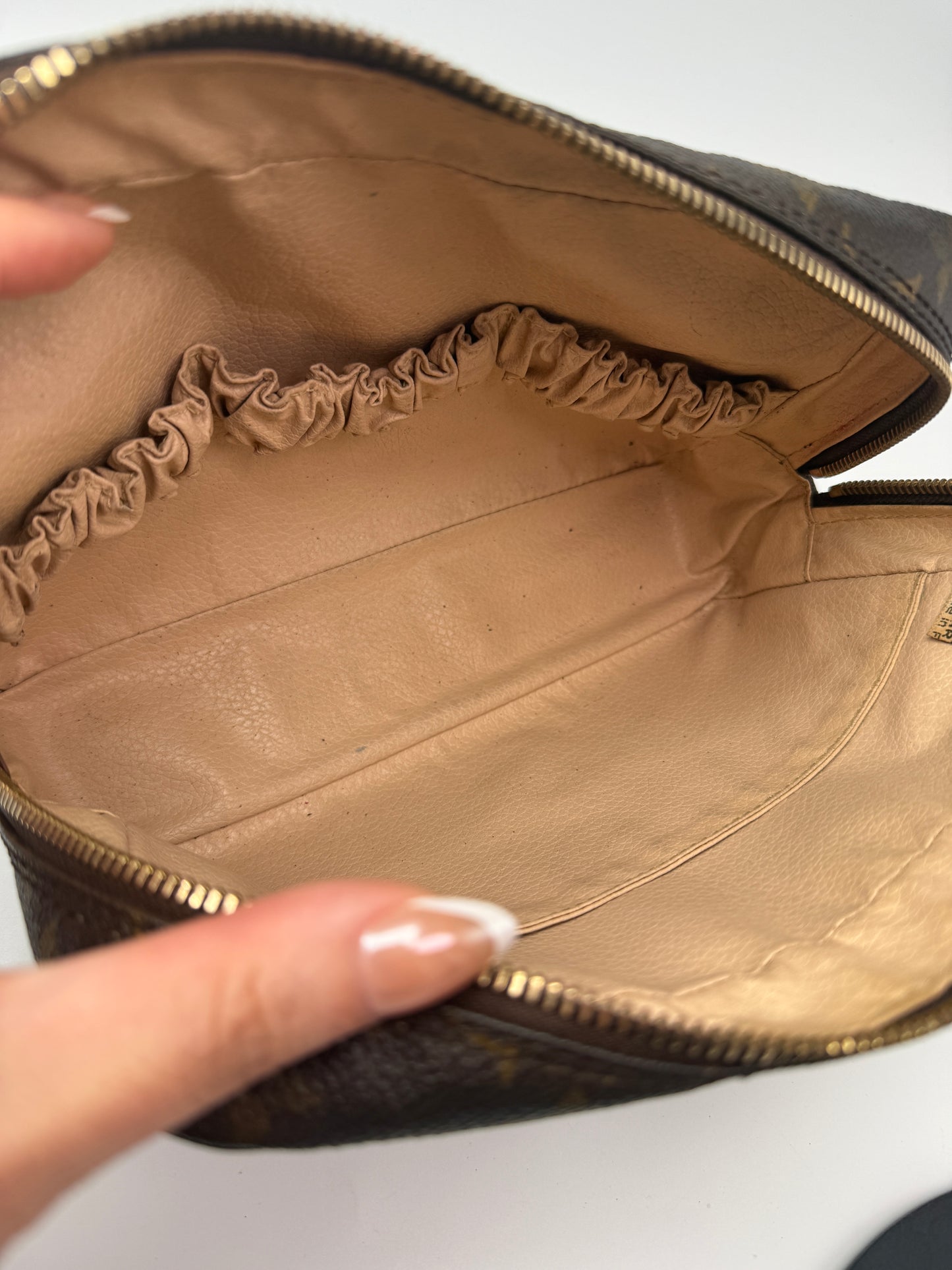 Louis Vuitton Monogram Coated Canvas Toiletry 23 cm 881TH